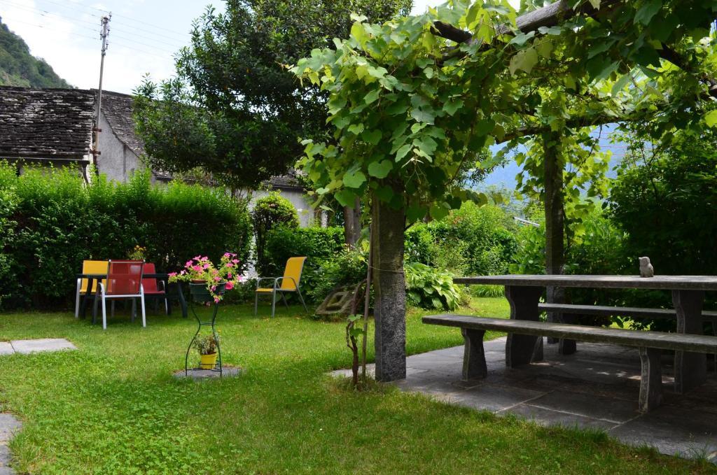 Hotel Garni Maggia Giumaglio المظهر الخارجي الصورة